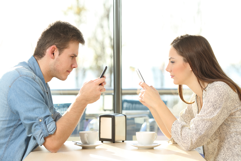 Person practicing mindful smartphone use to reduce screen time and support mental health